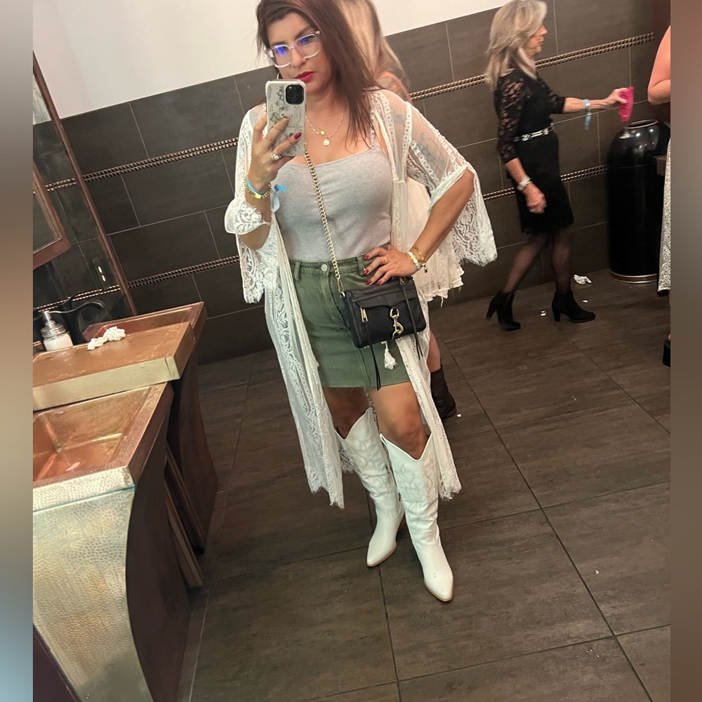 Missmonicafinds is LIVE! LIKE THIS LISTING ❤️ - Picture 9 of 11